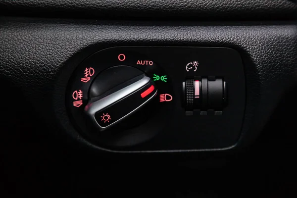 俄罗斯新西伯利亚 2019年5月10日 奥迪Q3 大灯调整按钮特写 在新西伯利亚停车场拍摄现代汽车 — 图库照片