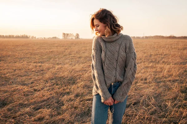 Foto Estilo Vida Atmosférico Aire Libre Joven Hermosa Mujer Pelo — Foto de Stock