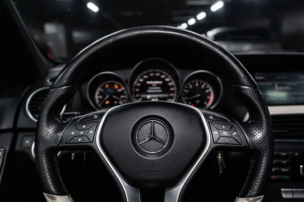 Novosibirsk Ryssland Maj 2019 Mercedes Klass C180 Närbild Instrumentbrädan Hastighetsmätare — Stockfoto