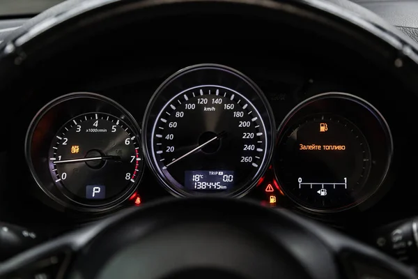 Novosibirsk Rusko Květen 2019 Mazda Blízko Řídicího Panelu Rychloměru Tachometru — Stock fotografie