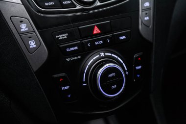 Novosibirsk, Rusya - 15 Mayıs 2019: Hyundai Santa Fe