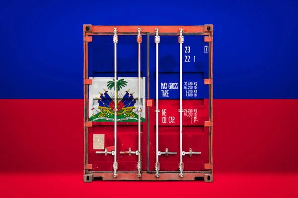 아이티 컨테이너 상품의 배달의 아이티의 국기가 컨테이너 정면을 바라본다 — 스톡 사진