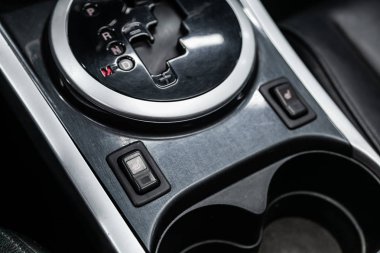 Novosibirsk, Rusya - 20 Mayıs 2019: Mazda Cx-7, koltuk ısıtma düğmelerinin yakın çekimi. Novosibirs bir otoparkta modern bir araba Fotoğraf