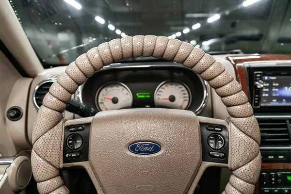 Новосибирск Россия Мая 2019 Года Ford Explorer Крупный План Приборной — стоковое фото