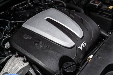 Novosibirsk, Rusya - 23 Mayıs 2019: Kia Sorento, motorun yakın çekim, ön görünüm. Novosibirs bir otoparkta modern bir araba Fotoğraf