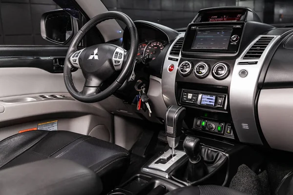 Novosibirsk Oroszország Május 2019 Mitsubishi Pajero Sport Közelről Műszerfal Sebességmérő — Stock Fotó