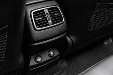 araba siyah iç lose-up: pano, arka koltuklar için klima