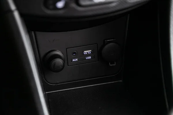 Primer Plano Del Interior Del Coche Negro Toma Corriente 12V —  Fotos de Stock