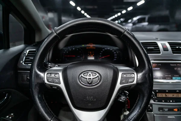 Novosibirsk Rússia Maio 2019 Toyota Avensis Close Painel Velocímetro Tacômetro — Fotografia de Stock