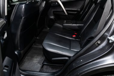 Novosibirsk, Rusya - 28 Mayıs 2019: Toyota Rav-4, siyah deri arka koltuklar yakın çekim. Novosibirs bir otoparkta modern bir araba Fotoğraf