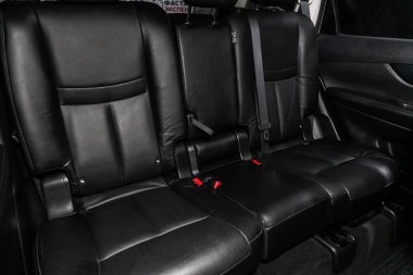 Novosibirsk, Rusya - 28 Mayıs 2019: Nissan X-trail, siyah deri arka koltukların yakın çekim. Novosibirs bir otoparkta modern bir araba Fotoğraf