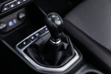 hızlandırıcı kolu ve düğmeleri yakın çekim. araba otomatik şanzıman dişli , araba iç 