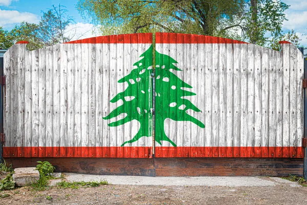 Закри Національного Прапора Лівану Дерев Яних Воротах Вході Закриту Територію — стокове фото