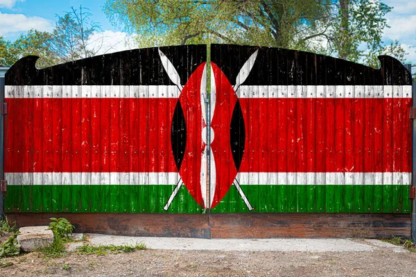 Крупный План Государственного Флага Кении Деревянных Воротах Входа Закрытую Территорию — стоковое фото