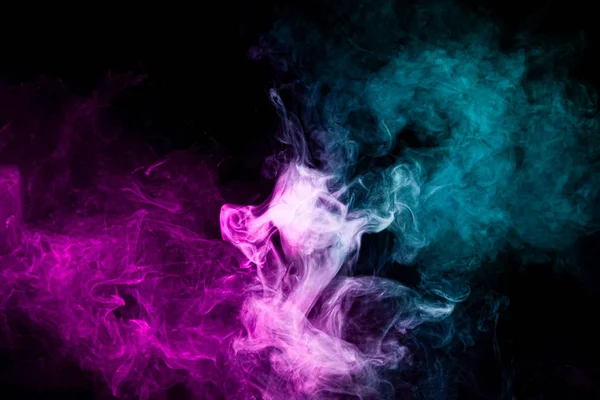 黑色隔离背景下的彩烟艺术摘要 在黑暗的背景图上阻止五颜六色烟雾的移动 — 图库照片