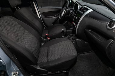 Novosibirsk, Rusya 11 Haziran 2019: Datsun on-Do, gösterge panelinin yakın çekim, üfleyici, klima, oyuncu, direksiyon, koltuk, hızlandırıcı kolu ve düğmeleri ayarı. modern araba interio