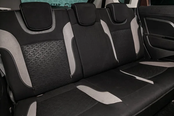 ノボシビルスク ロシア 2019年6月11日 ラダXray シートベルト付き黒の後部座席のクローズアップ 現代車インターリオ — ストック写真