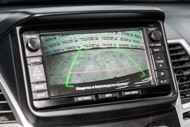 Novosibirsk, Rusya 11 Haziran 2019: Mitsubishi Pajero Sport, ters kamera yakın çekim. modern araba iç