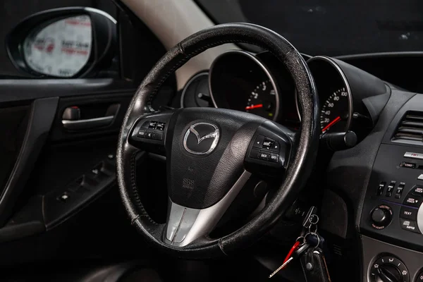 Nowosybirsk Rosja Czerwca 2019 Mazda Zbliżenie Deski Rozdzielczej Prędkościomierz Obrotomierz — Zdjęcie stockowe