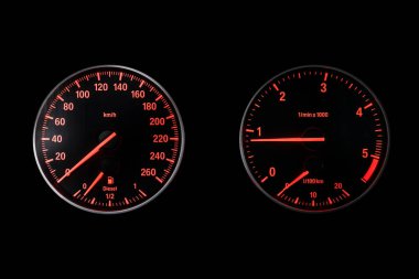 Araba Dashboard wuth kırmızı arka aydınlatma: Odometer, hız, takometre, yakıt seviyesi, su sıcaklığı ve mor
