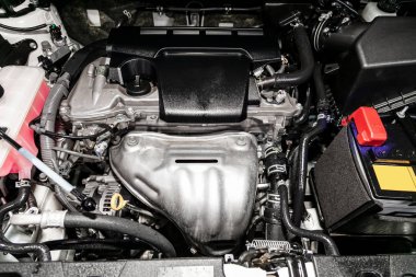 motorun yakın çekim, ön görünüm. İçi yanmalı motor, araba parçaları, deteyling, Yumuşak odak