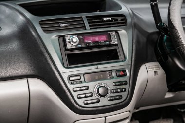 Novosibirsk, Rusya 18 Haziran 2019: Toyota Opa, yakın çekim Dashboard, Blower, Klima, oyuncu ayarı. Modern araba iç