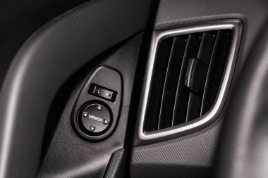 Novosibirsk, Rusya Haziran 22, 2019: Hyundai Creta,, düğmelerin yakın çekim: yan ayna ayarlama düğmeleri. modern araba iç