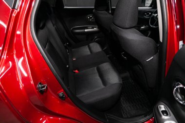 Novosibirsk, Rusya Haziran 22, 2019: Nissan Juke, koltuk kemerli siyah arka koltuklar yakın çekim. modern araba iç