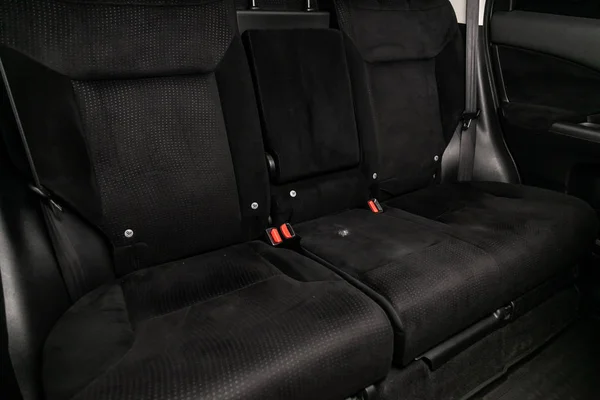 ノボシビルスク ロシア 2019年6月22日 ホンダCr シートベルト付き黒の後部座席のクローズアップ モダンな車のインテリア — ストック写真