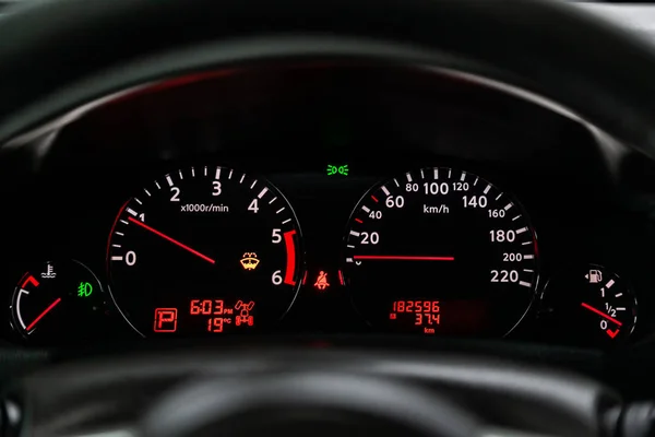 Novosibirsk Ryssland Juni 2019 Nissan Pathfinder Närbild Instrumentbrädan Hastighetsmätare Och — Stockfoto