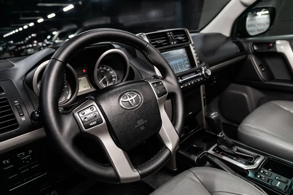 Novosibirsk Rusia Junio 2019 Toyota Land Cruiser Prado Primer Plano — Foto de Stock