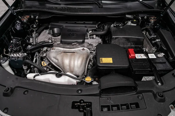 Novosibirsk Rusia Junio 2019 Toyota Camry Primer Plano Del Motor —  Fotos de Stock