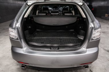 Novosibirsk, Rusya 28 Haziran 2019: Mazda Cx-7, açık gövdeyakın çekim, ön görünüm. Novosibirsk bir otoparkta modern bir araba Fotoğraf