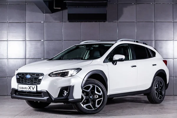 Novosibirsk Rusia Junio 2019 Subaru Blanco Vista Frontal Fotografía Cruce — Foto de Stock