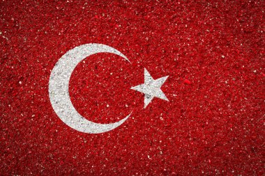 Taş zemin üzerinde Türkiye'nin ulusal bayrağı. Ulusal gurur kavramı ve ülkenin sembolü.