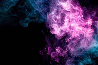 Pembe ve mavi siyah bir duman bulutu arka plan izole. Vap duman arka plan