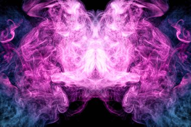 Siyah izole arka planda bir kafatası, canavar, ejderha şeklinde mavi ve mor renklerle yoğun çok renkli duman. Siyah artalan üzerinde denge deseni siyah duman sanat