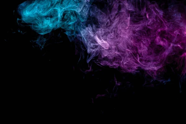 Dichte Veelkleurige Rook Van Blauwe Paarse Kleuren Een Geïsoleerde Zwarte — Stockfoto