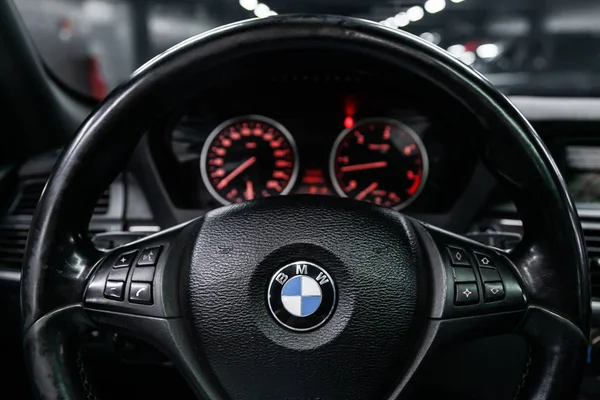 Novosibirsk Rússia Julho 2019 Bmw Close Painel Velocímetro Tacômetro Volante — Fotografia de Stock