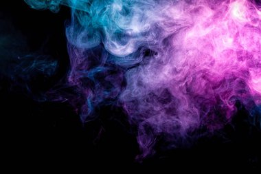 Pembe ve mavi siyah bir duman bulutu arka plan izole. Vap duman arka plan