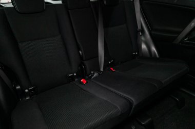 Novosibirsk, Rusya Temmuz 09, 2019:Toyota Rav-4, koltuk kemerli siyah arka koltuklar yakın çekim. modern araba iç