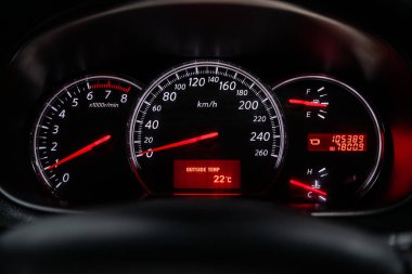 Novosibirsk, Rusya 12 Temmuz 2019: Nissan Teana, modern otomobil iç