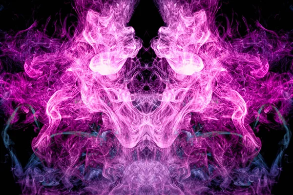 黒の孤立した背景に頭蓋骨 モンスター ドラゴンの形で黒の孤立した背景の煙のピンクと青の雲 抽象的なピンクと青の煙の背景 シームレスなテクスチャ — ストック写真