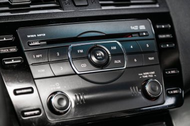 Novosibirsk, Rusya 17 Temmuz 2019: Mazda 6, Ses çalar ve diğer cihazın araç kontrol paneli 