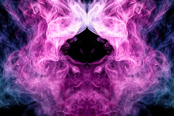 黒の孤立した背景に頭蓋骨 モンスター ドラゴンの形で黒の孤立した背景の煙のピンクと青の雲 抽象的なピンクと青の煙の背景 シームレスなテクスチャ — ストック写真