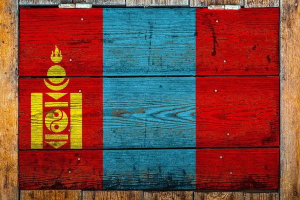 木製の壁の背景にモンゴルの国旗 国の誇りと国のシンボルの概念 金属製の釘で木製のフェンスに描かれた旗 — ストック写真