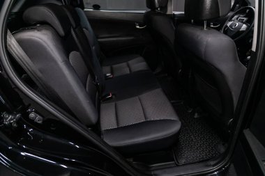Novosibirsk, Rusya Temmuz 30, 2019: Actyon Ssangyong, koltuk kemerli siyah arka koltuklar yakın çekim. modern araba iç