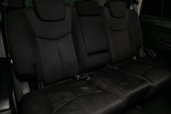 ノボシビルスク ロシア 2019年7月30日 サンギョンキロン シートベルト付き黒の後部座席のクローズアップ モダンな車のインテリア — ストック写真
