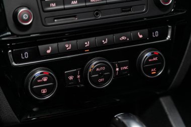 Araba havalandırma sistemini ve klimayı kapatın - modern arabanın detayları ve kontrolleri