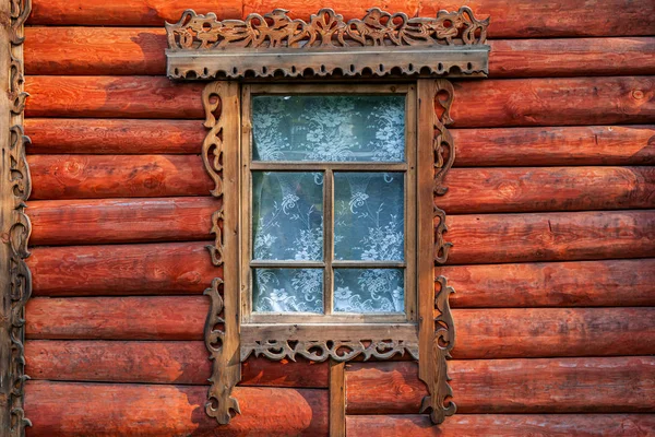 Russische Architectuur Close Oud Mooi Raam Met Houten Luiken Kunstmatig — Stockfoto